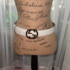 GUCCI GG Plus Monogram Calfskin
Interlocking G 40mm Belt 85 34 White